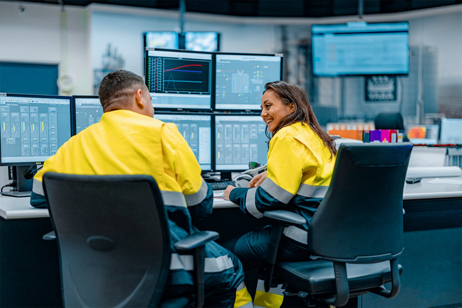 Laura Engineer + collega + computer